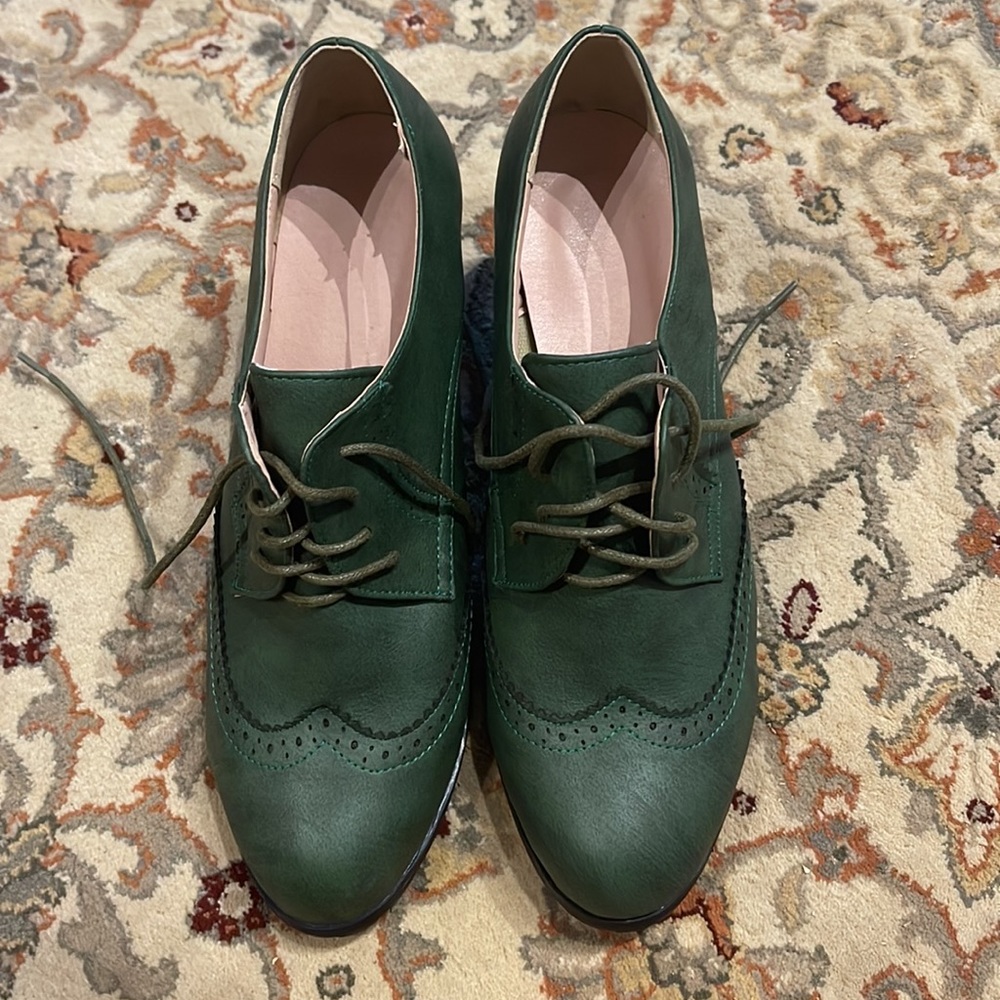 Cute vintage style green shoes 1 1/2 block heels - Picture 5 of 5